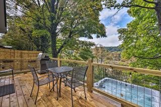 Hilltop Hideaway with Scenic Views and Hot Tub! - West Jefferson - 0