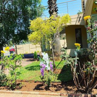 Selina Airport Lodge #Emzini - 1