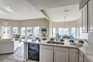 Ocean-View Kahala Beach Bliss Home in Galveston! - Galveston - 4