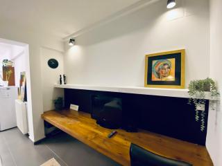 Small Gem Studio Athens, next to metro nomismatokopeio - 8