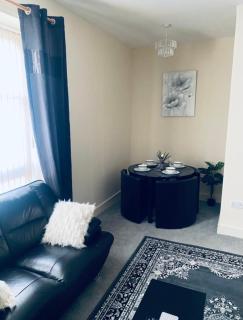 Largs Holiday Apartment - 9