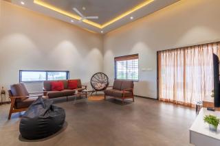 StayVista's Eva Villa - Lakeside Luxury with Modern Decor, Pool & Expansive Lawn - Near Sula - Nashik - 3