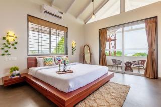 StayVista's Eva Villa - Lakeside Luxury with Modern Decor, Pool & Expansive Lawn - Near Sula - Nashik - 2