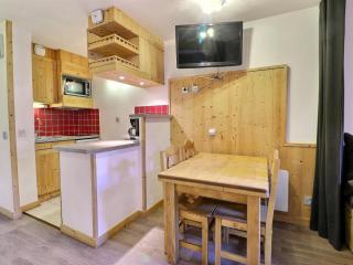 Studio 3* pour 4 pers. avec balcon, skis aux pieds, proche commerces et remontées mécaniques - FR-1-182-193 - Les Allues - 7