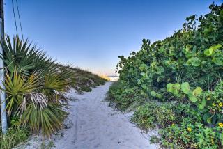 Coastal Sea Side Townhome - Walk to Beach! - 9