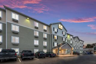 HomeTowne Studios by Red Roof Columbus - 1