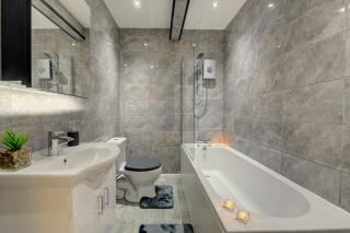 New Duston 4-BR House, En-suite, Garden, Parking - 4