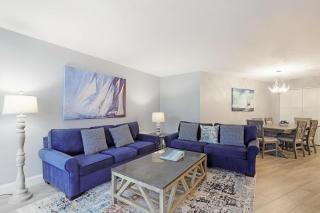 Beachfront condo with heated pool, gym and pickleball - 1