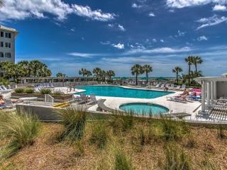 Shorenugh - Bright Villa with Rooftop Pool Next to Coligny Plaza - Hilton Head Island - 1