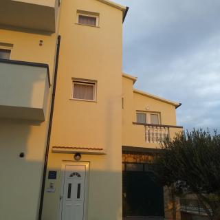 Apartments Mira - Jadrtovac - 8