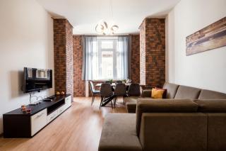 Jacuzzi and privacy with 2 balconies and FREE garage - Budapest - 0
