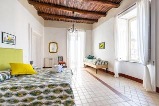 Lopez 20 a Big Family Apartment by Napoliapartments - Napels - 0