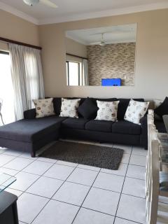 Topanga Holiday Home - Uvongo Beach - 3