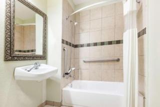 Grander Inn & Suites - 2