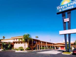 Days Inn by Wyndham San Diego-East/El Cajon - 3