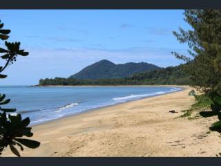 Beachfront - 'Pippies on the Beach' @ Bramston - Bramston Beach - 9