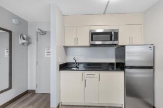 Emerald Hotel & Suites Calgary Airport - Calgary - 6