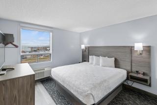 Emerald Hotel & Suites Calgary Airport - Calgary - 8