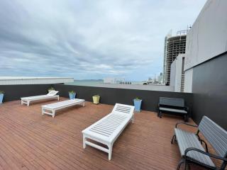 BEACHSIDE Studio in Neo Sea View Condo - 6