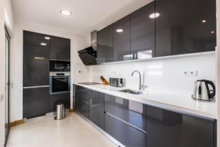 CoolHouses Lagos, 2 bed stylish city flat, rooftop shared pool, Clayheart - Lagos - 3