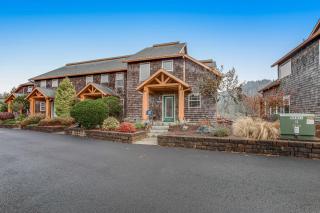 Howard's Lakehouse by the Sea - Rockaway Beach - 9