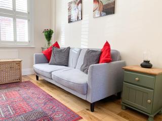 Riverside Lodge - Quaint Victorian Home By The River - York - 9
