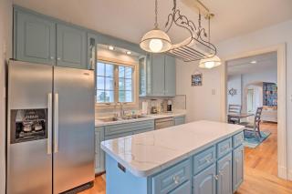 Beachfront Urbanna Home with Gas Grill and Deck! - West Irvington - 2