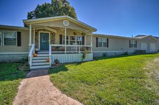Monett Family Ranch Home with Fireplace and Huge Deck! - 9
