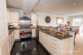 Burlington Mansions by Grandeur Property - 6