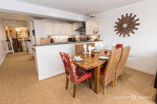 Burlington Mansions by Grandeur Property - 1