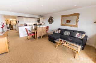 Burlington Mansions by Grandeur Property - 2