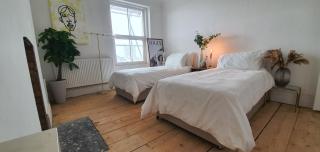 Elegant 5 bed 4 bath 'Vogue House' Parisian style home - 1
