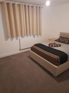 Beautiful Double Bedroom- In a modern 2 bed shared house - Chigwell - 0