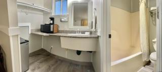 Americas Inn & Suite - Shoreline - 7