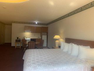 Econo Lodge Inn & Suites - 1