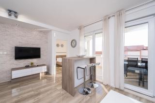 Apartments & Rooms Danivan Pool Villas B - Novalja - 2