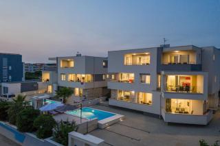 Apartments & Rooms Danivan Pool Villas B - Novalja - 1