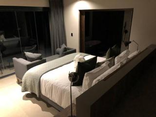 Luxury Villa looking onto Kruger National Park - 1