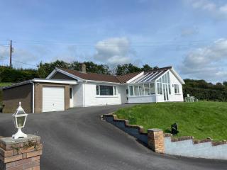 4 bedroom bungalow in peaceful countryside with log burner - Talar Deg, Capel Madog - - 4
