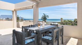 5 bedroom Traditional Fisherman's old Gem w panoramic views, Bloubergstrand, Cape Town - 9