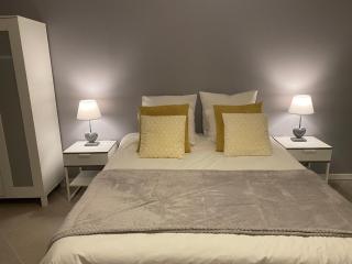 Cosy By DREAM APARTMENTS - 4