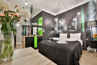 Saint Thomas Corner - by Upstairs - Cracovie - 1