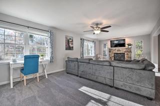 Walk to Beach Family-Friendly Arrowhead Lake Home - Pocono Lake - 7