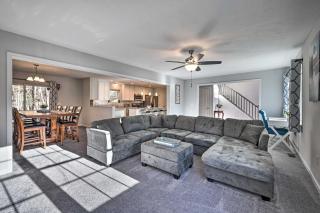 Walk to Beach Family-Friendly Arrowhead Lake Home - Pocono Lake - 6