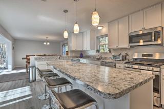 Walk to Beach Family-Friendly Arrowhead Lake Home - Pocono Lake - 1