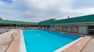 Heated Pool, Huge TV, Waterfront Tiki Bar & Grill, Close to Beaches - Sarasota - 8