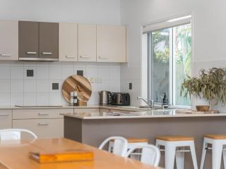 Elua Beach House - 4