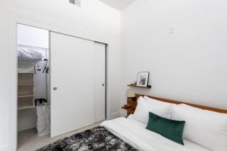 Flexhome Skywalk to Fiserv U2 with Rooftop, Gym, and Parking - Milwaukee - 3