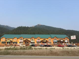 Denali Rainbow Village RV Park and Motel - McKinley Park - 0