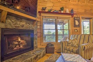 Lovely Log Cabin and Bunkhouse with Views and Yard! - Cherry Log - 7